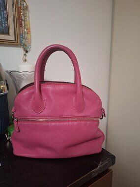 PINK LEATHER BAG.